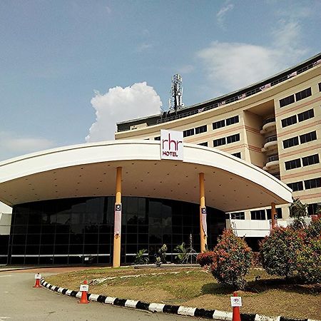 Rhr Hotel At Uniten Каджанг Экстерьер фото