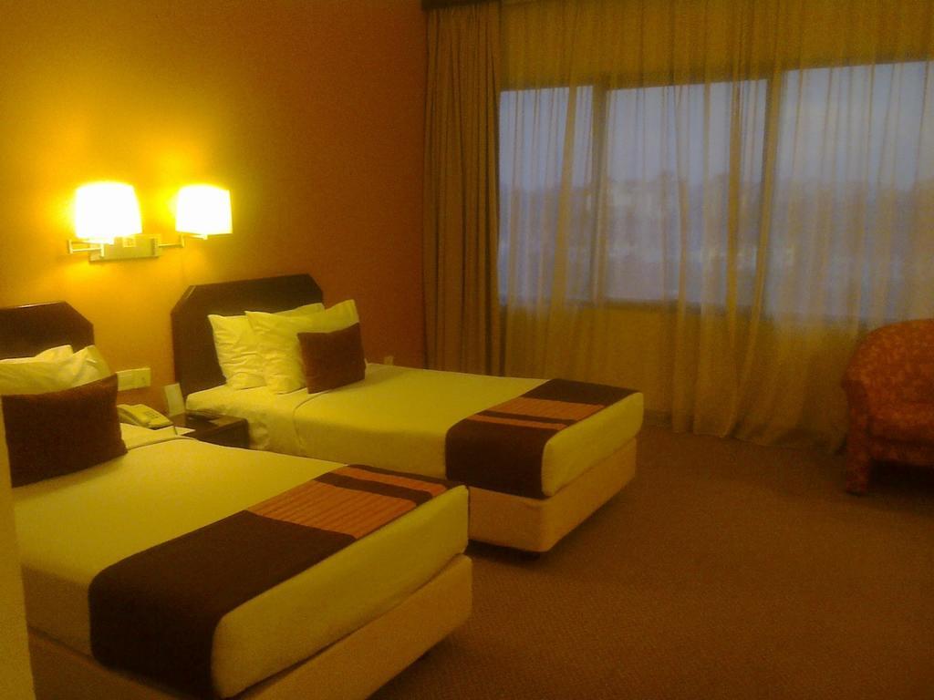 Rhr Hotel At Uniten Каджанг Номер фото