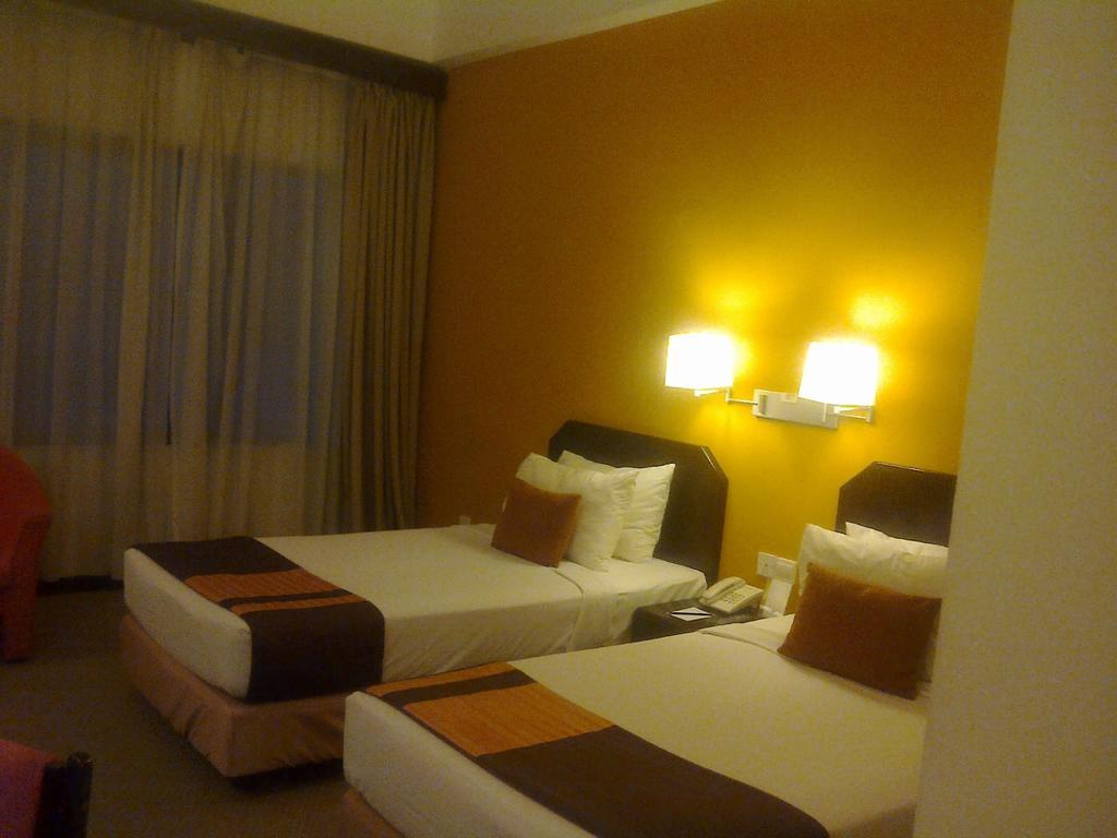 Rhr Hotel At Uniten Каджанг Номер фото