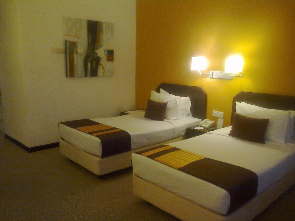 Rhr Hotel At Uniten Каджанг Номер фото